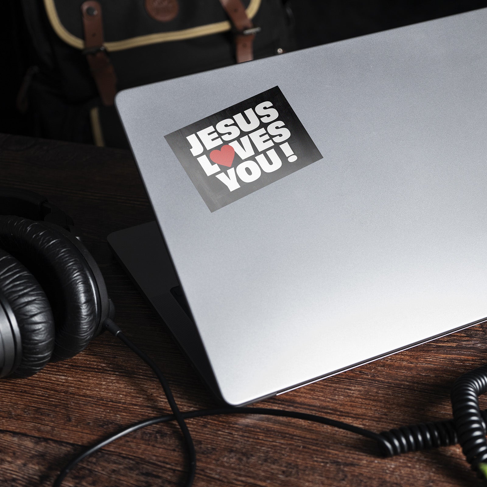 Sticker Jesus Loves You !