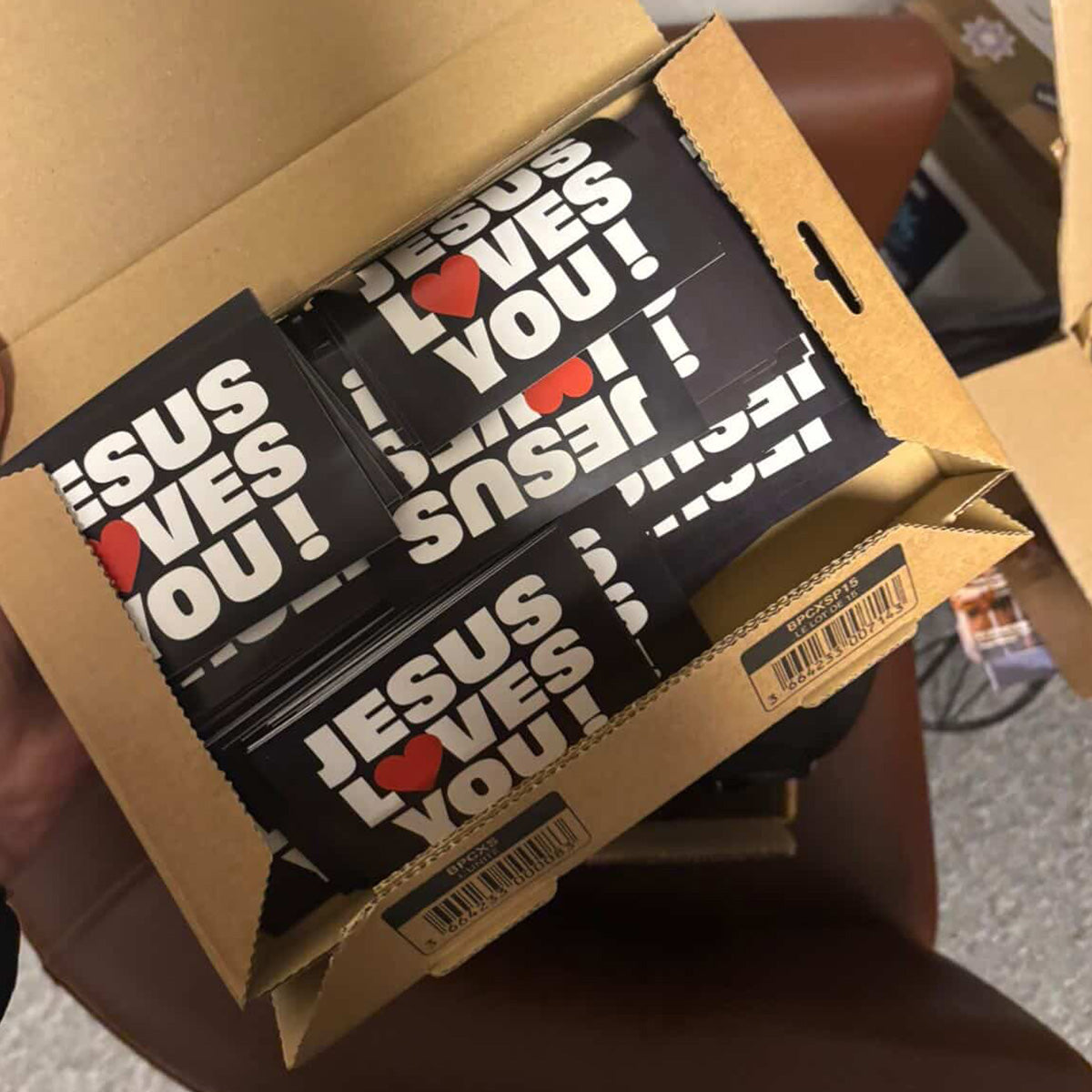 Sticker Jesus Loves You !