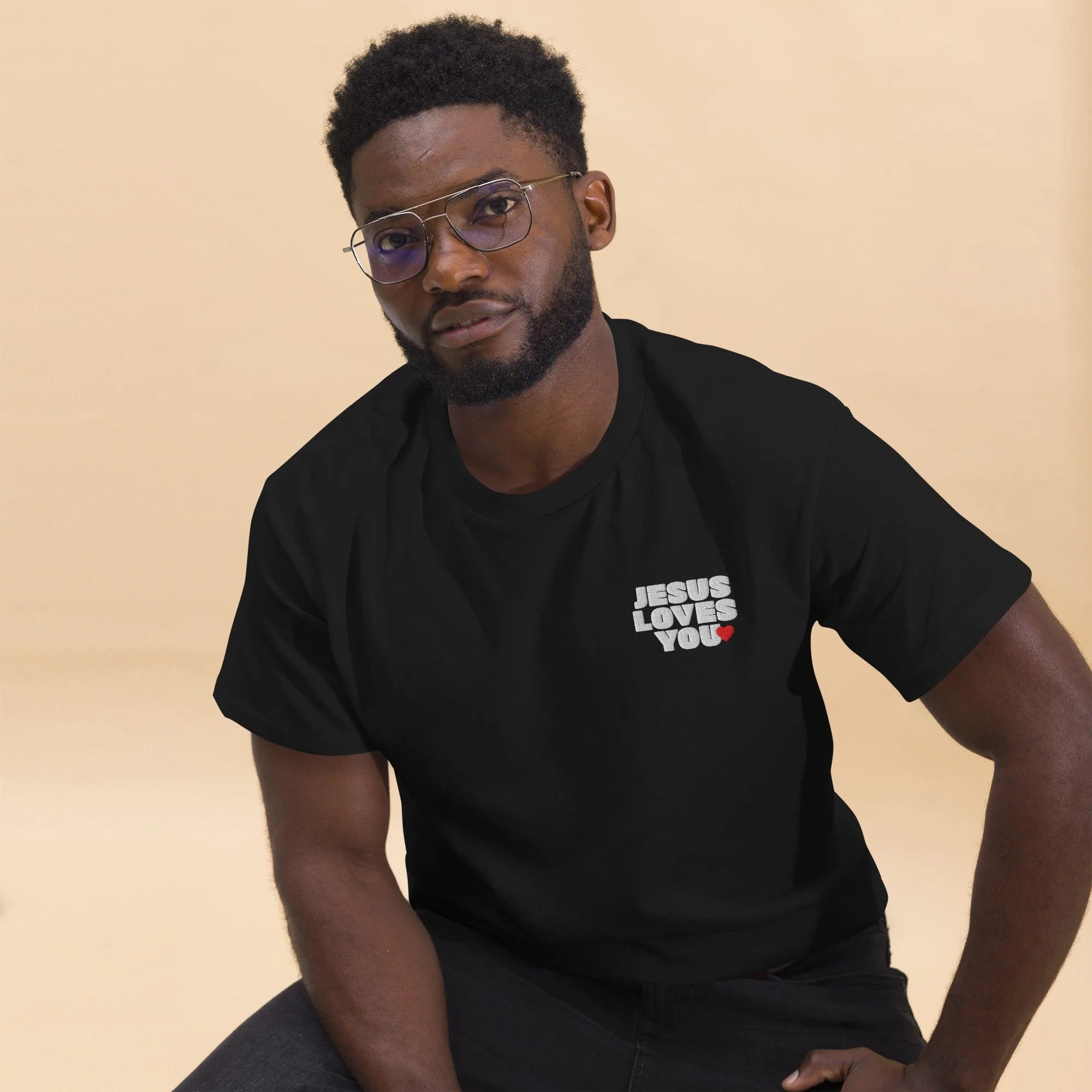 T-shirt brodé Jesus Loves You